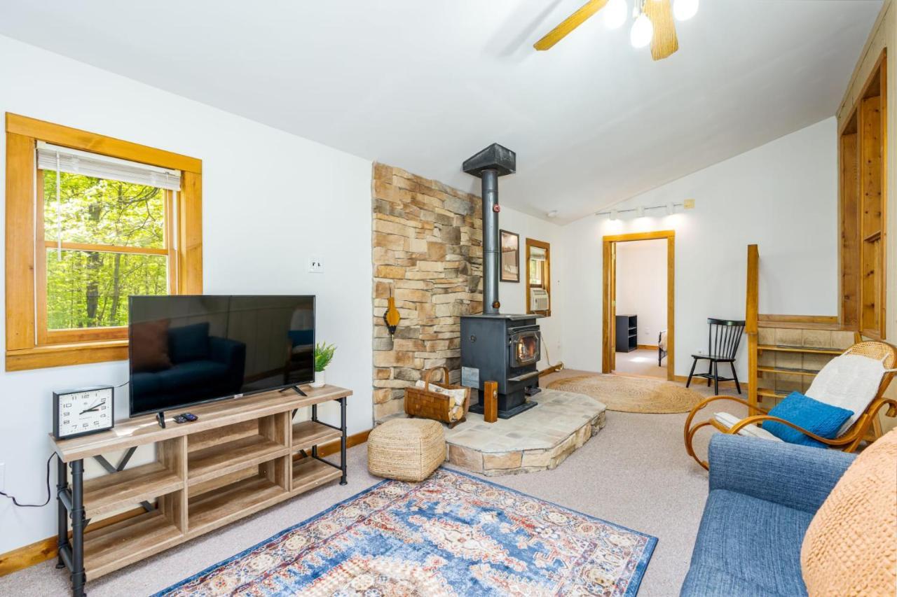 River Access Cabin With Hot Tub, Fire Pit, & Wifi! Morton Grove Экстерьер фото